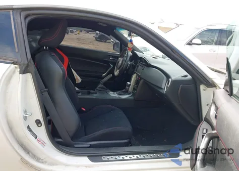 2014 Scion Fr-S z USA, uszkodzony, nr VIN JF1ZNAA11E8705099